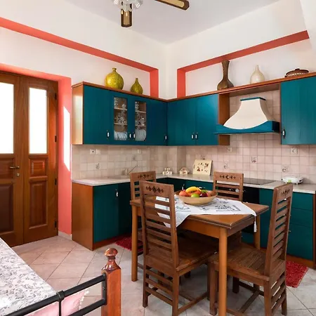 بيت للعطل Lola Chalki Town